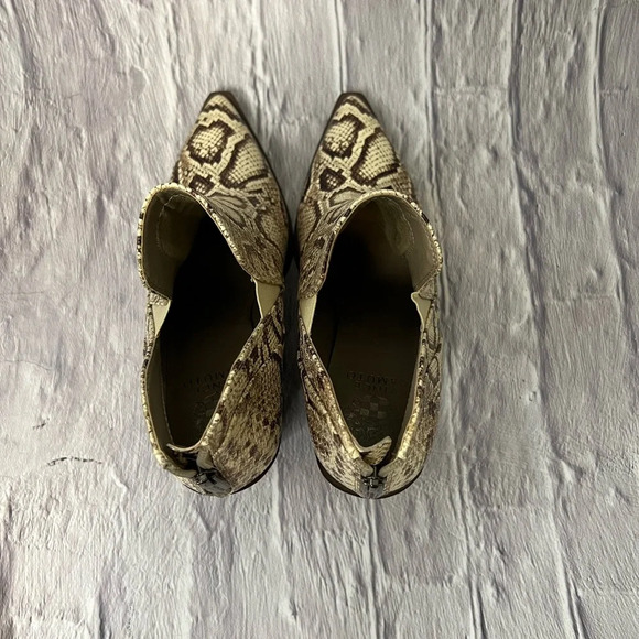 Vince Camuto Bootie Size 9 - Picture 3 of 7